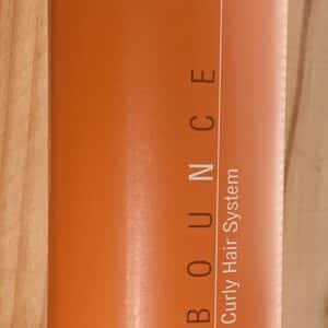 Bouteille de shampoing anti-frisottis