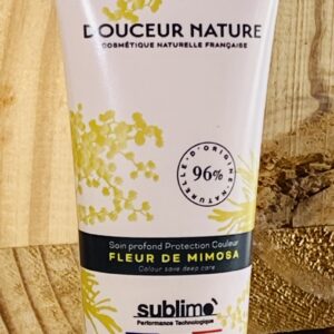 Petit tube de soin profond au fleur de mimosa